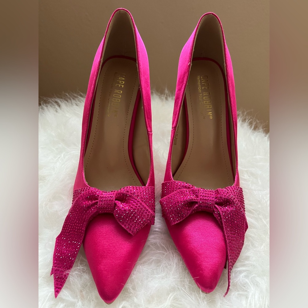 Cape Robbins (Remember your comfort) hot pink high heels with sparkly bow